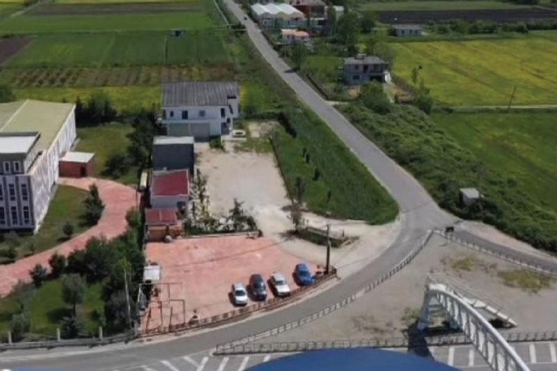 shitet biznes park Shqipëri, shitet kompleks shërbimesh Mamurras, Laç, shitet investim pranë autostradës, shitet hotel në autostradë, shitet objekt tregtar Mamurras, shitet lokacion strategjik Shqipëri, shitet kompleks multifunksional